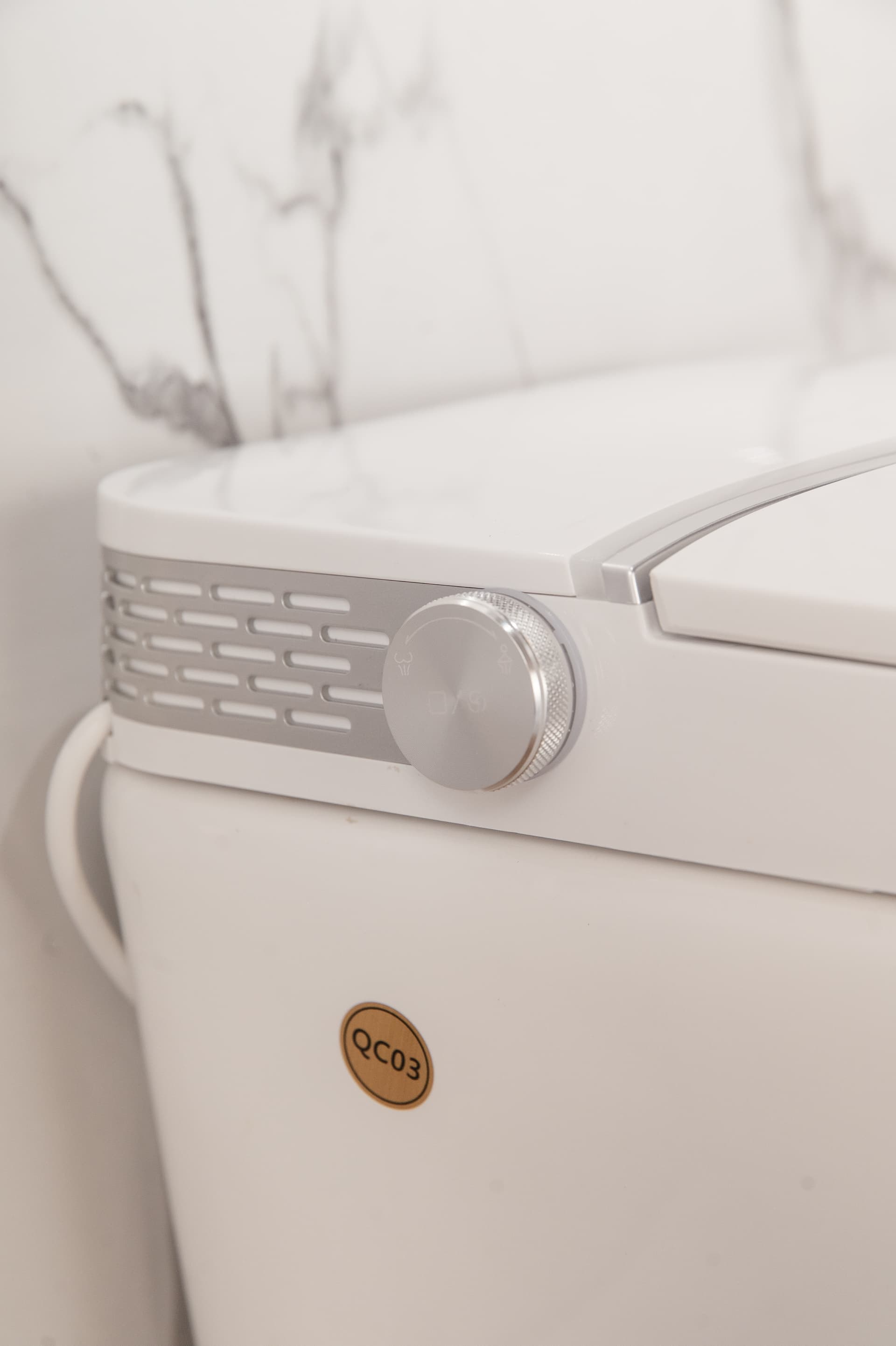 WC inteligente japonés, inodoro inteligente, WC con bidé integrado, sanitario inteligente, inodoro con autolimpieza, WC tecnológico, baño moderno inteligente, WC con secado y lavado, inodoro con control de temperatura, WC automático, inodoro japonés de alta gama, higiene avanzada baño, sanitario premium, tecnología para baño moderno.